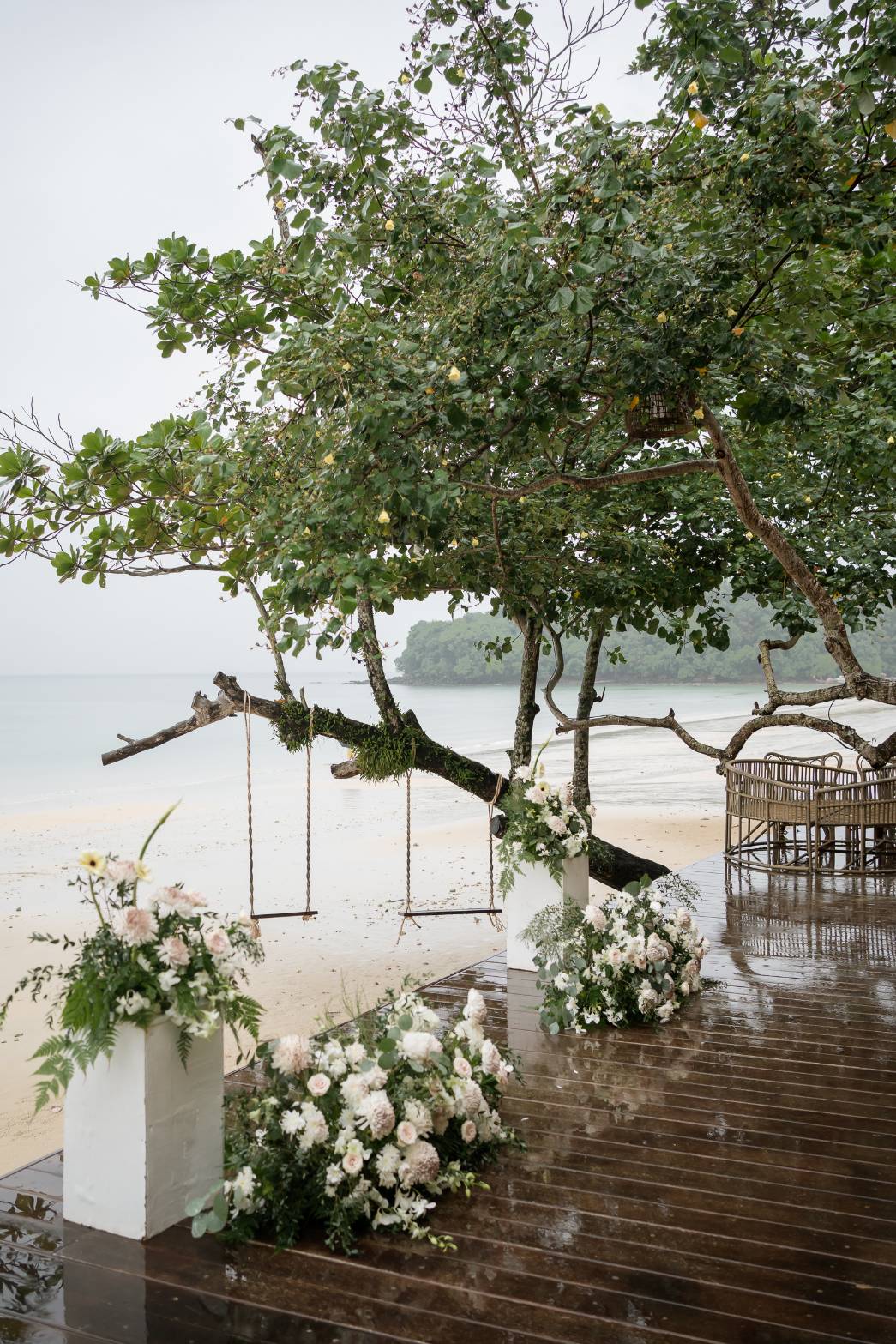 25 - https://themomentofloveth.com | The Moment of Love - Beach Wedding Specialist in Krabi | Stay in Beutiful moment